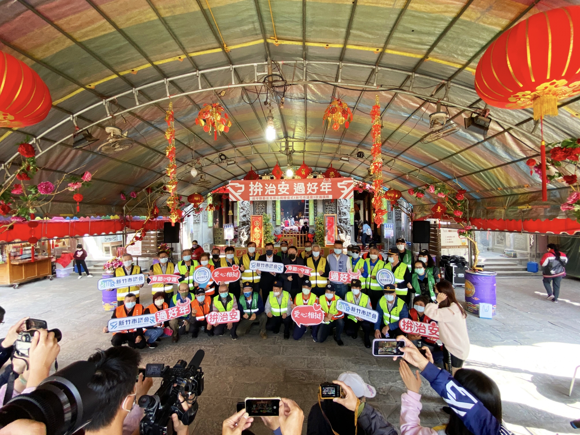 2021拚治安過好年 PG聯手捐反光背心加持助攻!