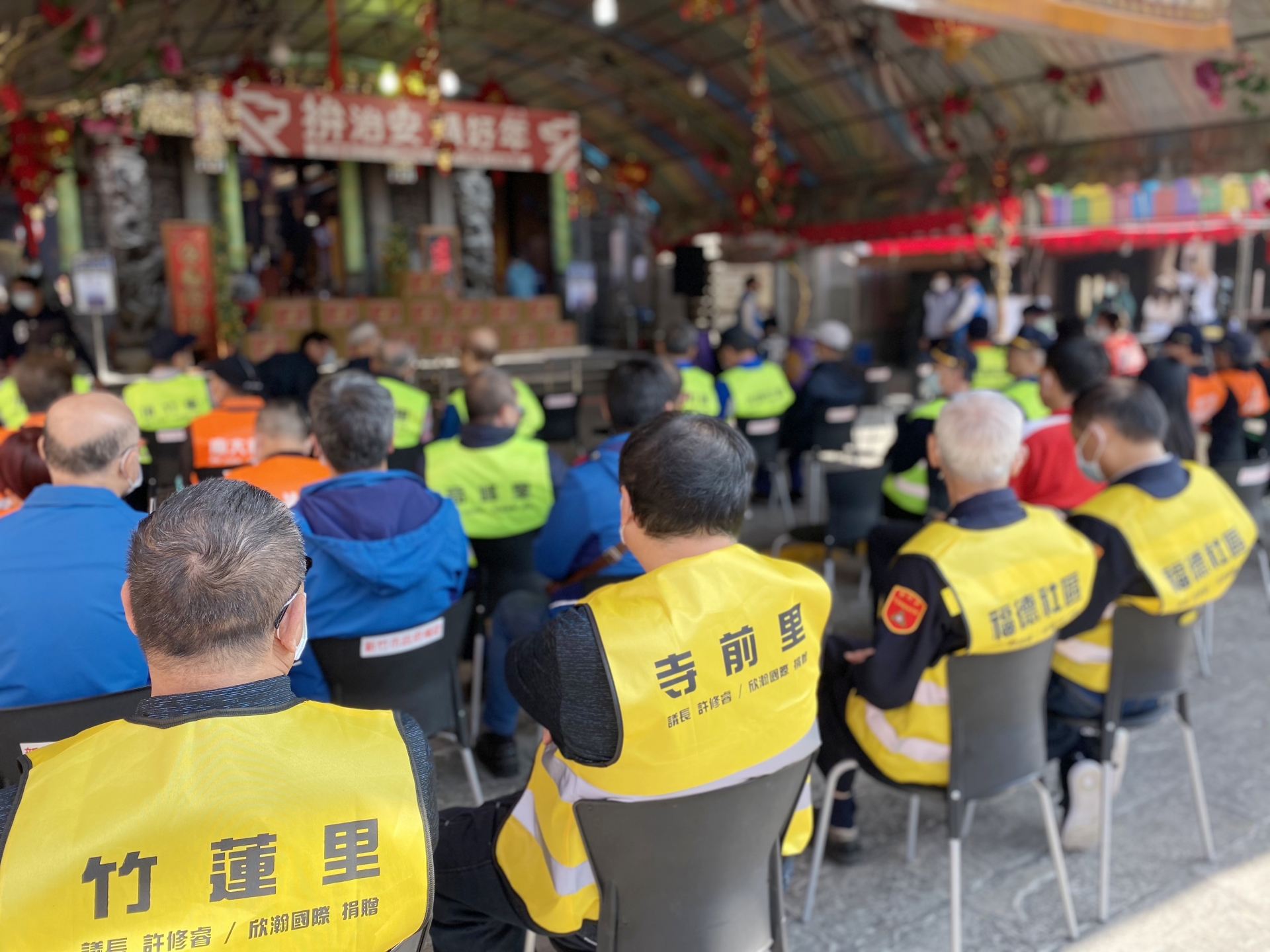 竹市議長、企業家聯手捐背心 巡守協勤更安心!